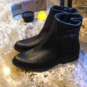 Cougar Yazoo waterproof leather ankleboot  sz 9 women’s